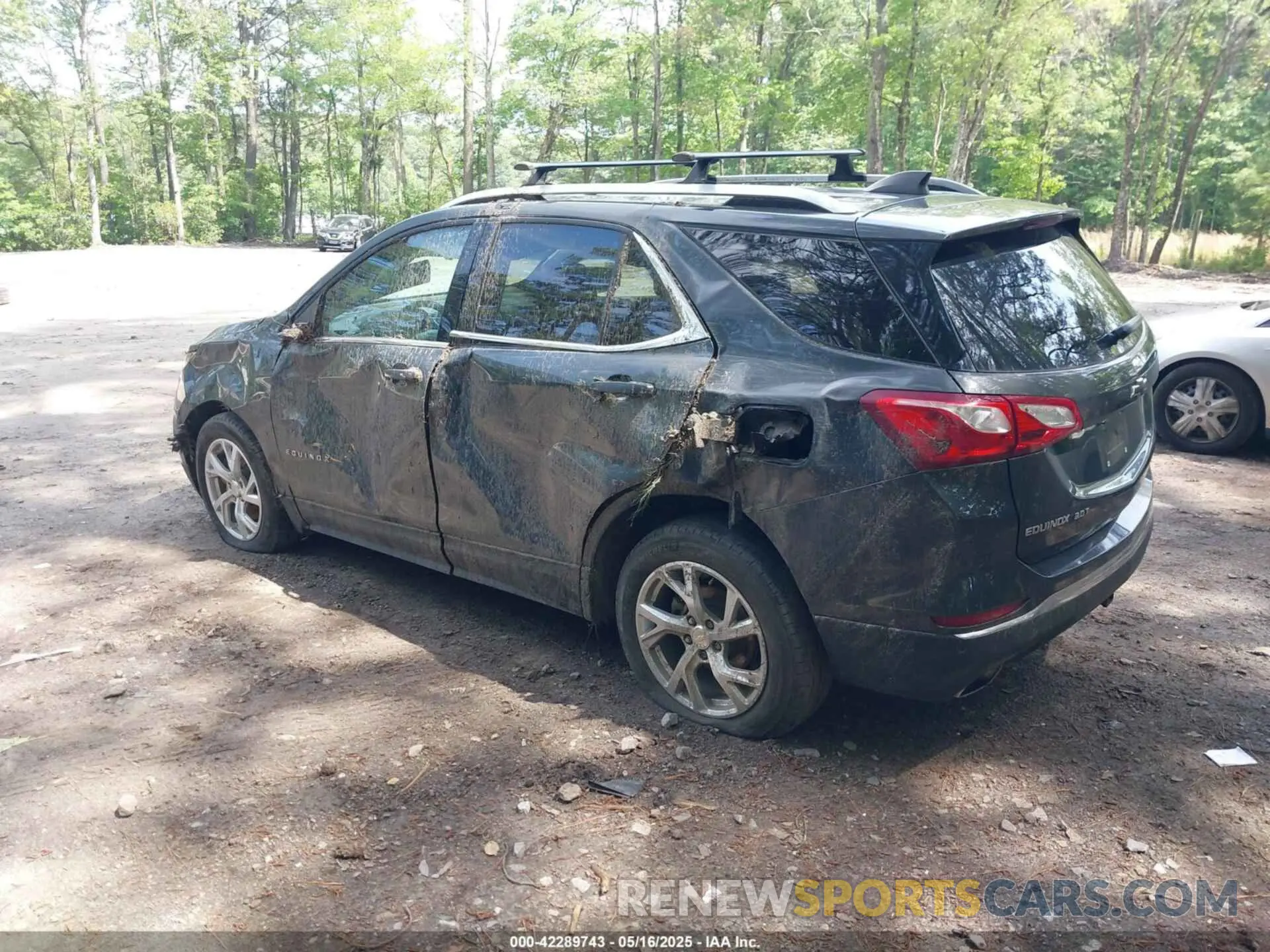 3 Photograph of a damaged car 3GNAXLEX7LS631758 CHEVROLET EQUINOX 2020