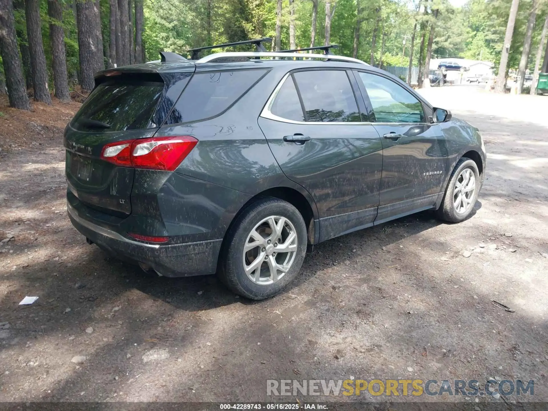 4 Photograph of a damaged car 3GNAXLEX7LS631758 CHEVROLET EQUINOX 2020