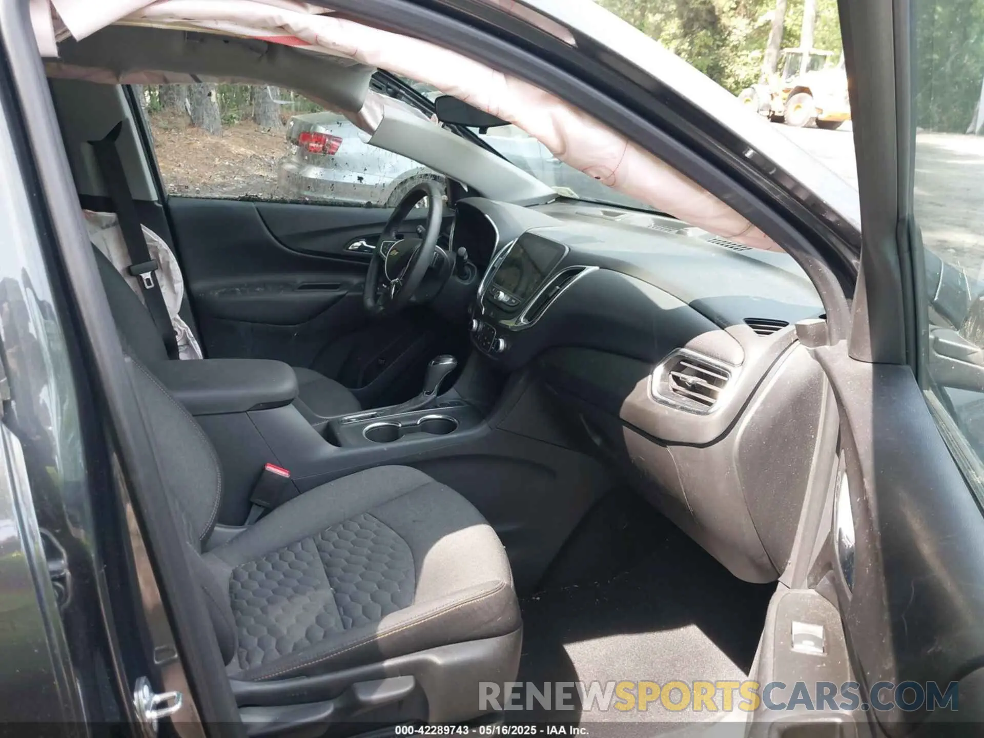 5 Photograph of a damaged car 3GNAXLEX7LS631758 CHEVROLET EQUINOX 2020