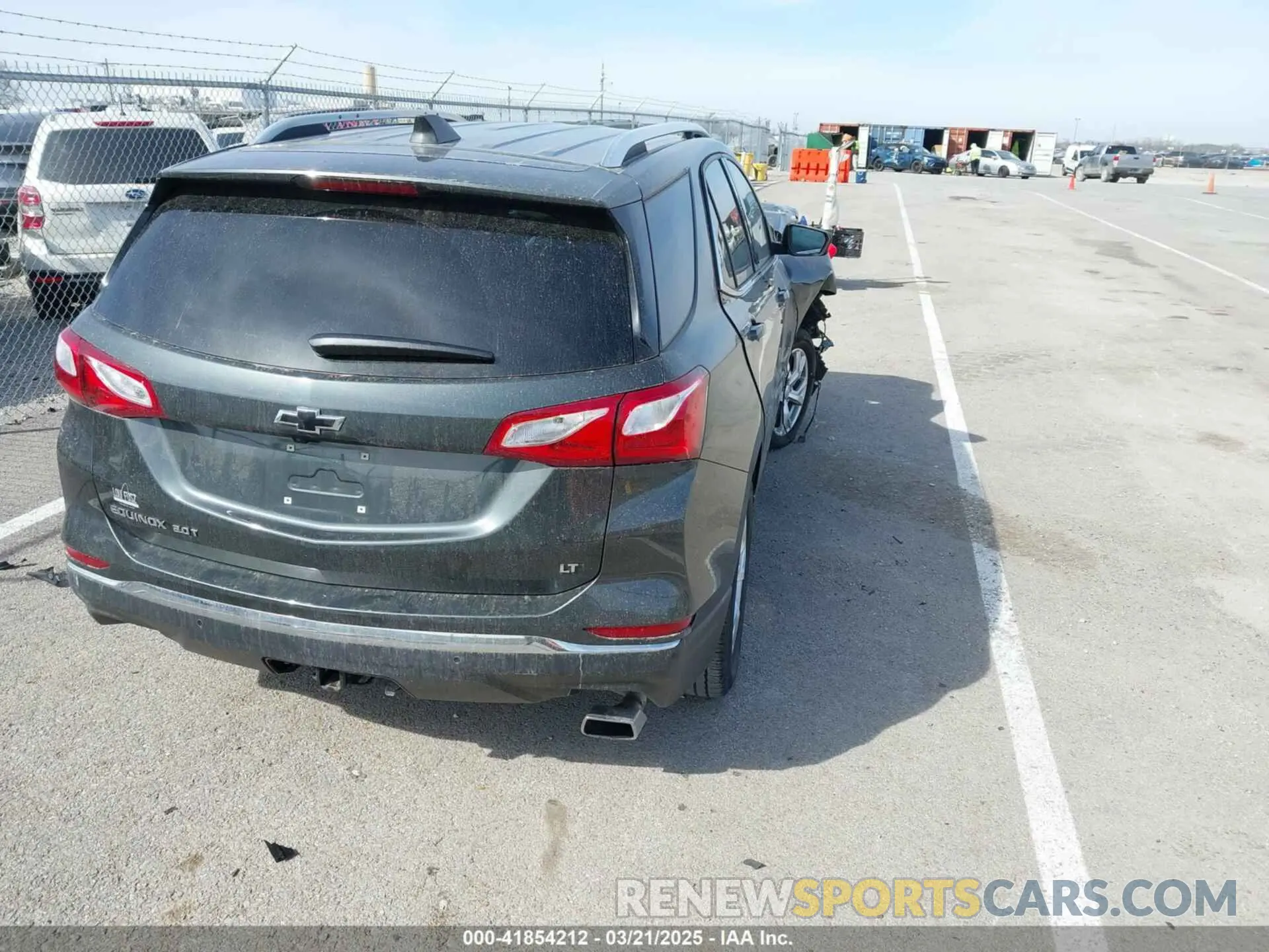 4 Photograph of a damaged car 3GNAXLEX8LS543530 CHEVROLET EQUINOX 2020