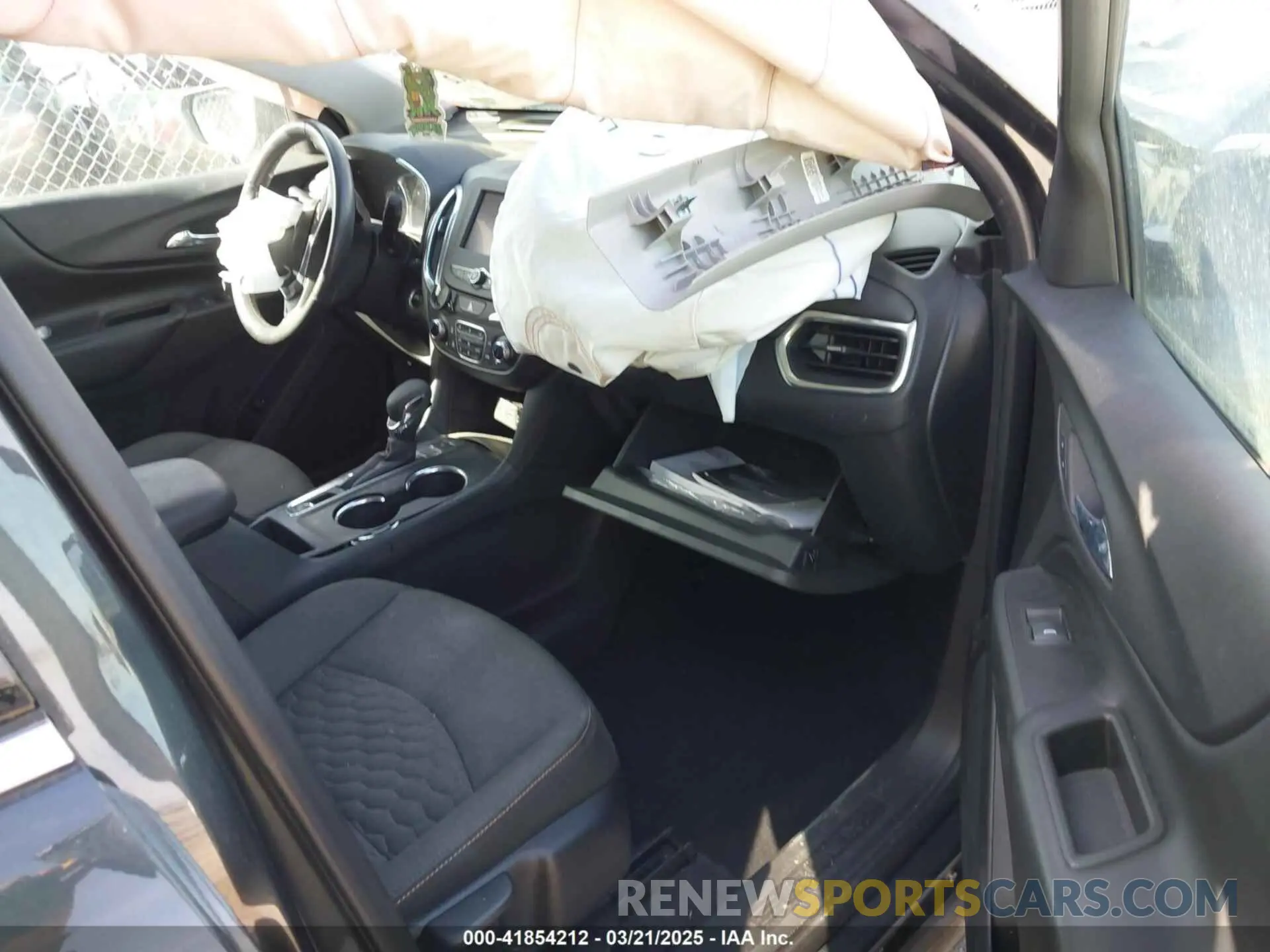 5 Photograph of a damaged car 3GNAXLEX8LS543530 CHEVROLET EQUINOX 2020