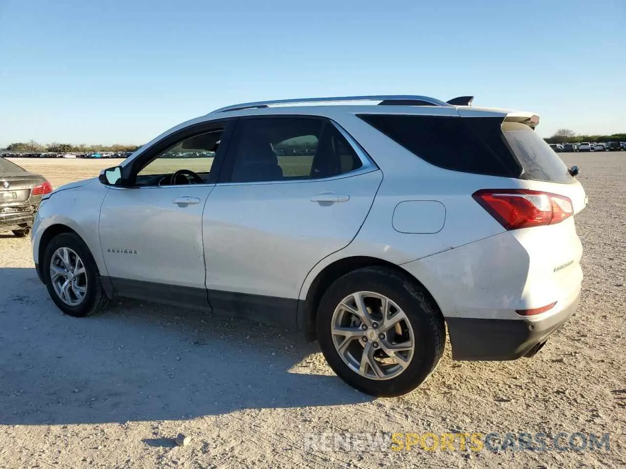 2 Photograph of a damaged car 3GNAXLEX9LS710641 CHEVROLET EQUINOX 2020