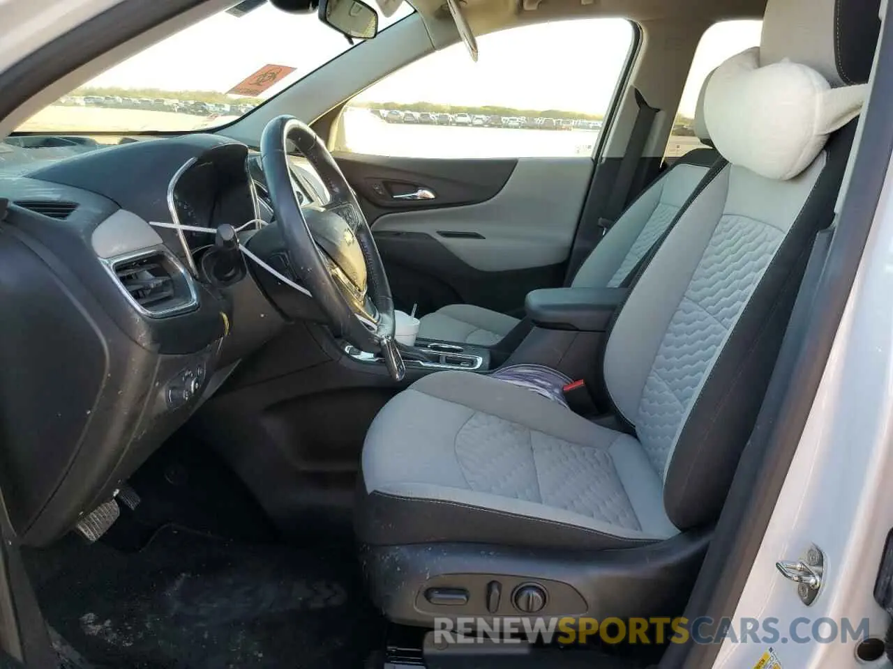7 Photograph of a damaged car 3GNAXLEX9LS710641 CHEVROLET EQUINOX 2020