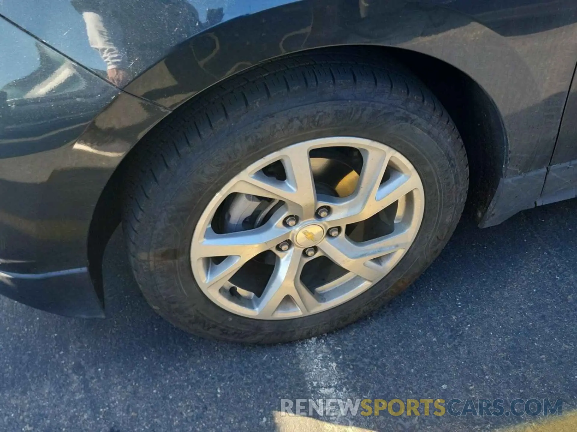 29 Photograph of a damaged car 3GNAXNEV1LS585421 CHEVROLET EQUINOX 2020