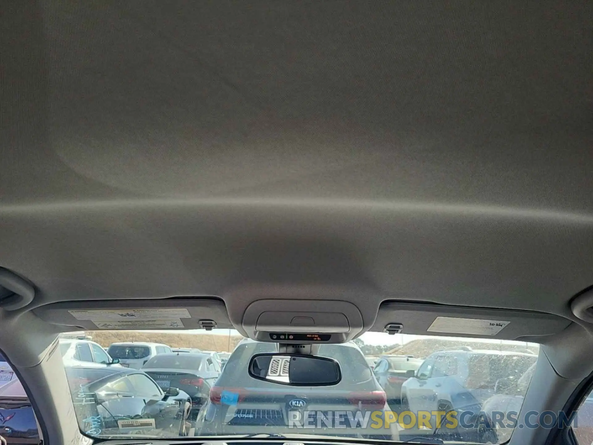 33 Photograph of a damaged car 3GNAXNEV1LS585421 CHEVROLET EQUINOX 2020