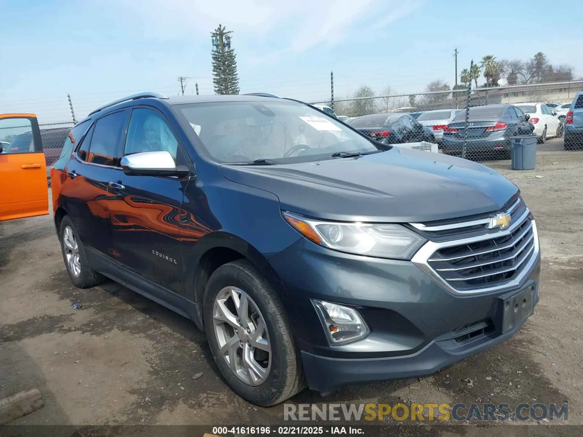 13 Photograph of a damaged car 3GNAXNEV5LS566564 CHEVROLET EQUINOX 2020