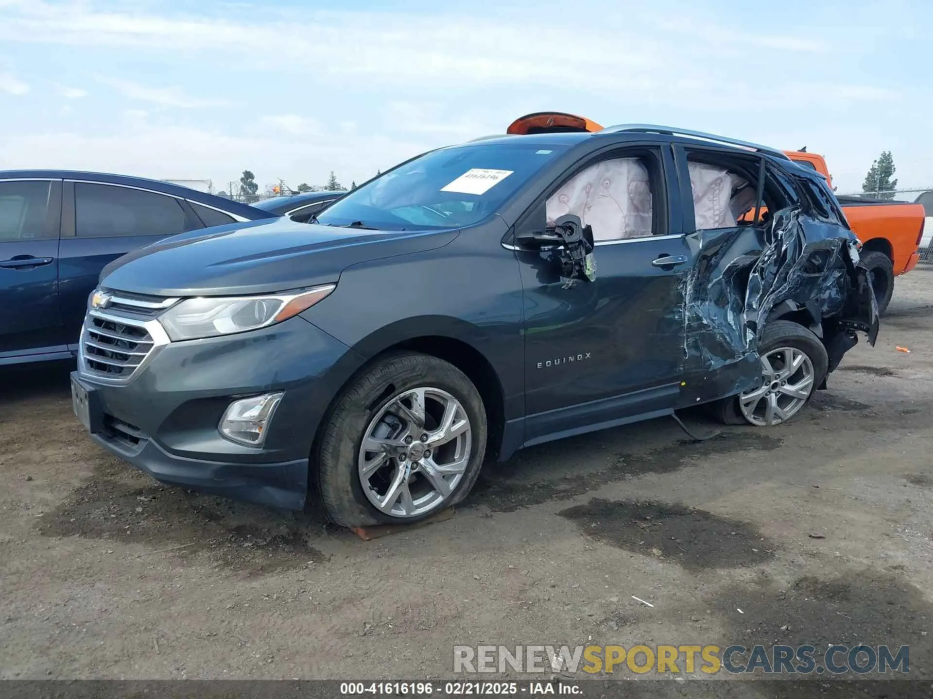 14 Photograph of a damaged car 3GNAXNEV5LS566564 CHEVROLET EQUINOX 2020