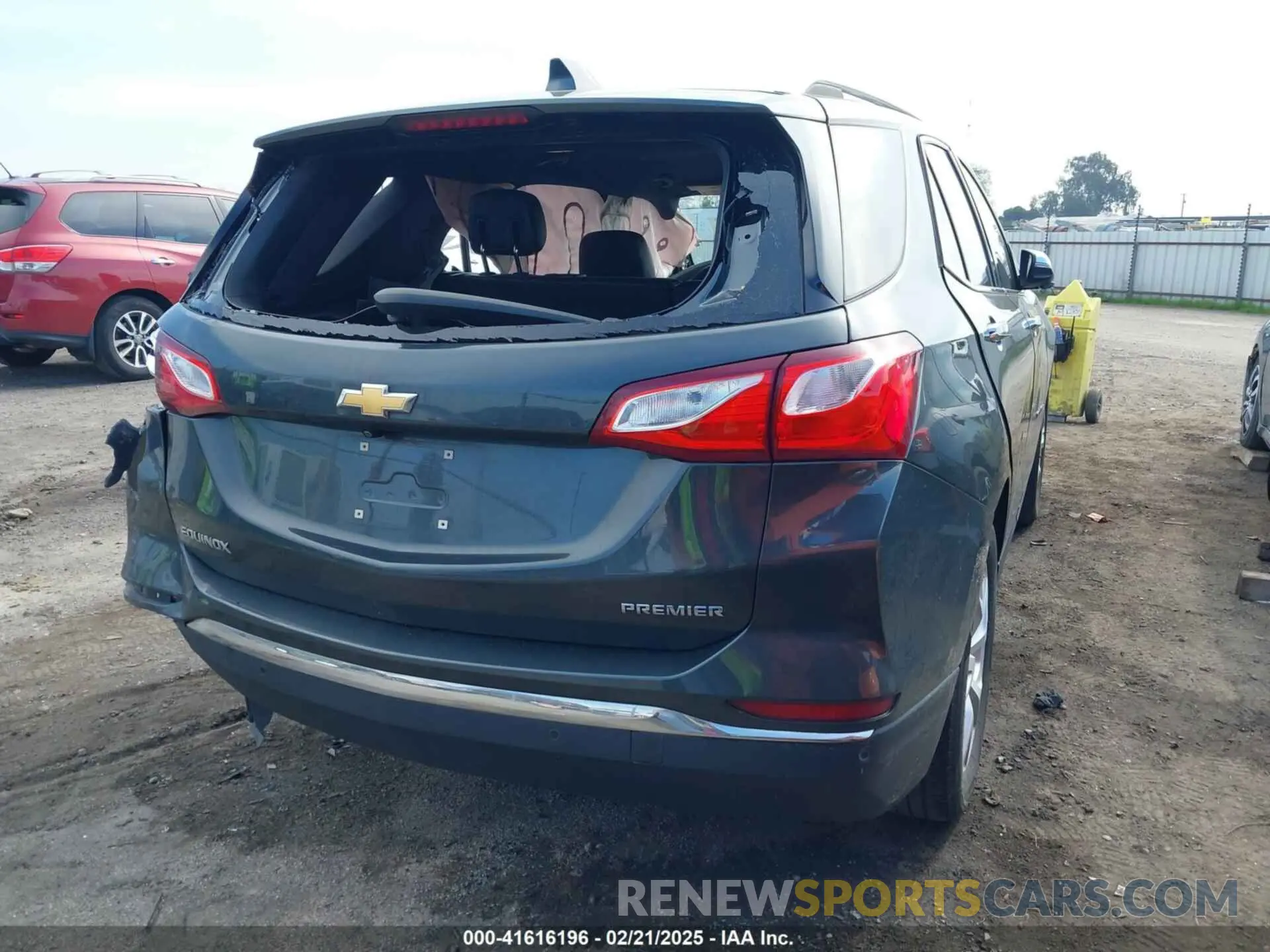 4 Photograph of a damaged car 3GNAXNEV5LS566564 CHEVROLET EQUINOX 2020