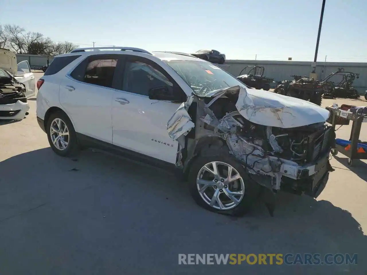 4 Photograph of a damaged car 3GNAXNEV6LS731893 CHEVROLET EQUINOX 2020