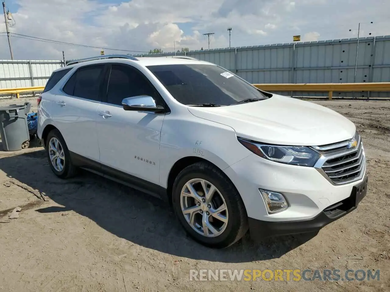 4 Photograph of a damaged car 3GNAXNEV8LS685127 CHEVROLET EQUINOX 2020