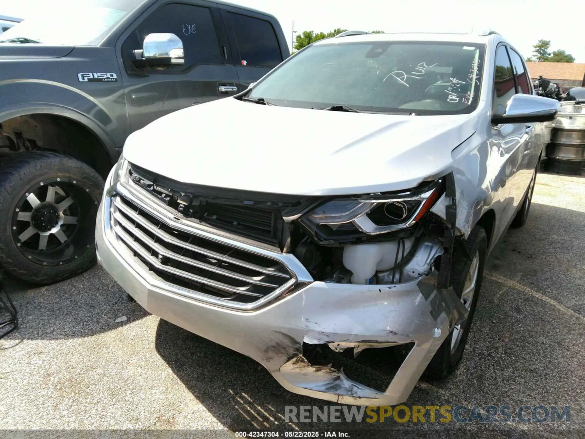 12 Photograph of a damaged car 3GNAXNEV9LS556040 CHEVROLET EQUINOX 2020