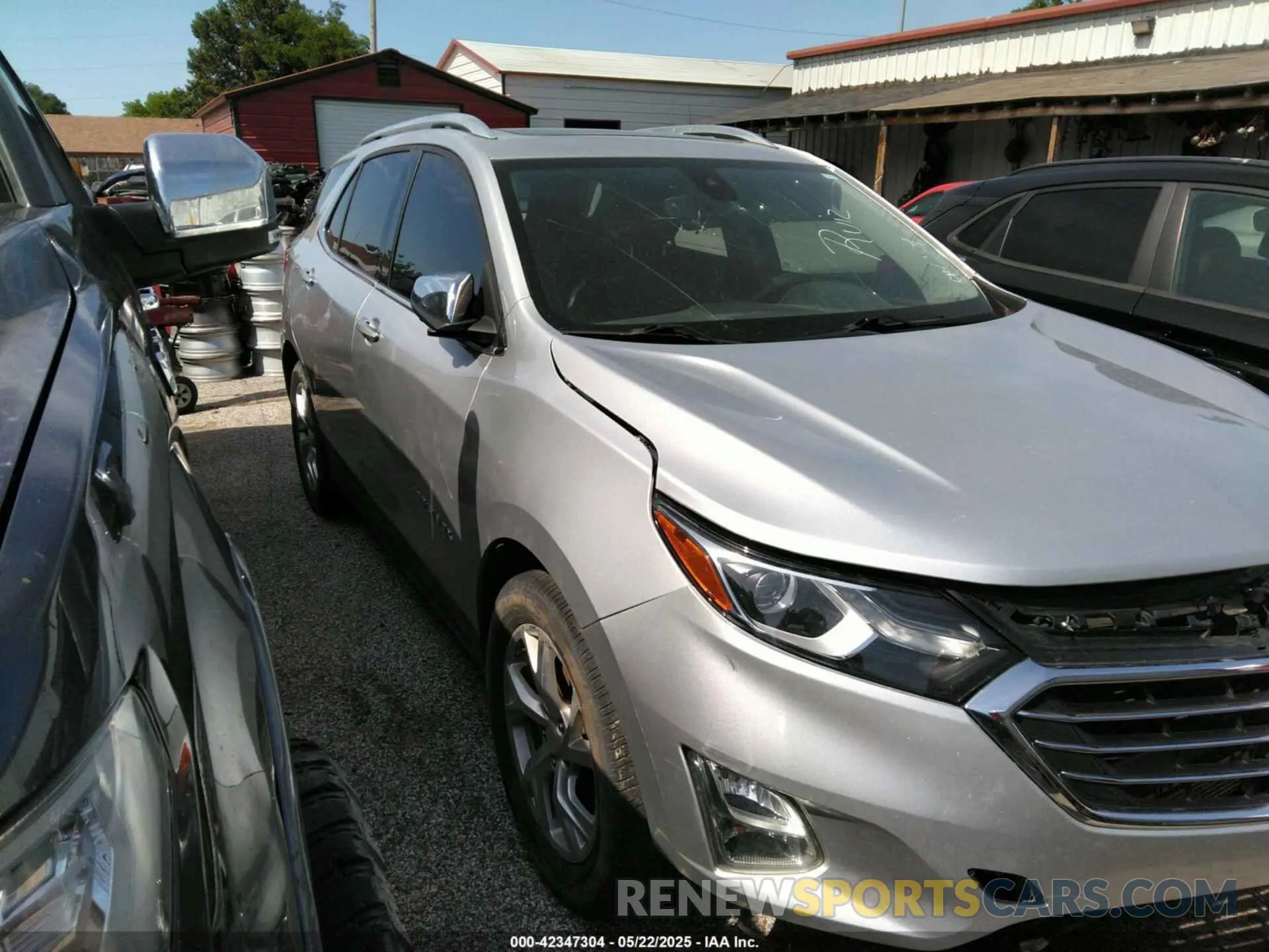 13 Photograph of a damaged car 3GNAXNEV9LS556040 CHEVROLET EQUINOX 2020