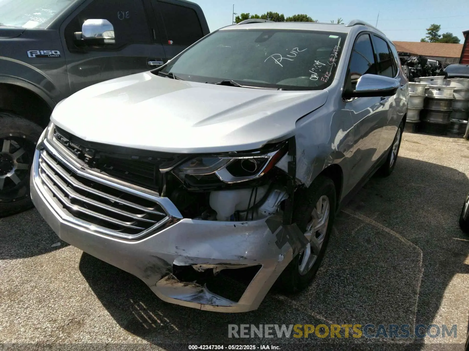 2 Photograph of a damaged car 3GNAXNEV9LS556040 CHEVROLET EQUINOX 2020
