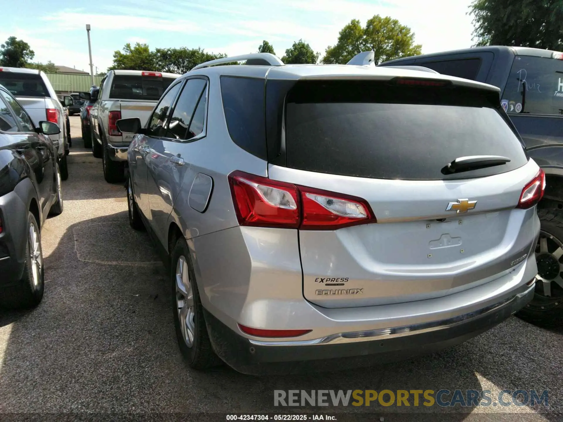 3 Photograph of a damaged car 3GNAXNEV9LS556040 CHEVROLET EQUINOX 2020