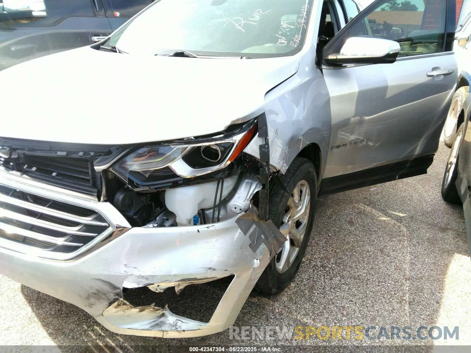 6 Photograph of a damaged car 3GNAXNEV9LS556040 CHEVROLET EQUINOX 2020