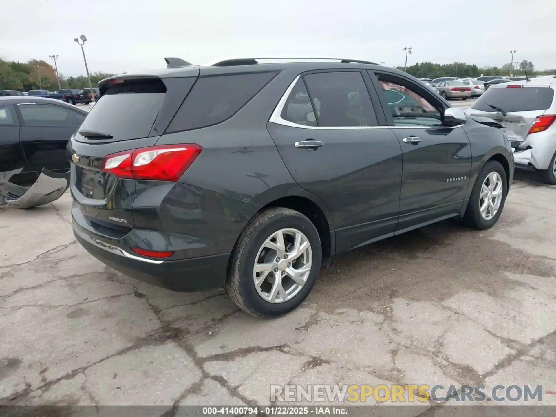 4 Photograph of a damaged car 3GNAXNEV9LS575168 CHEVROLET EQUINOX 2020