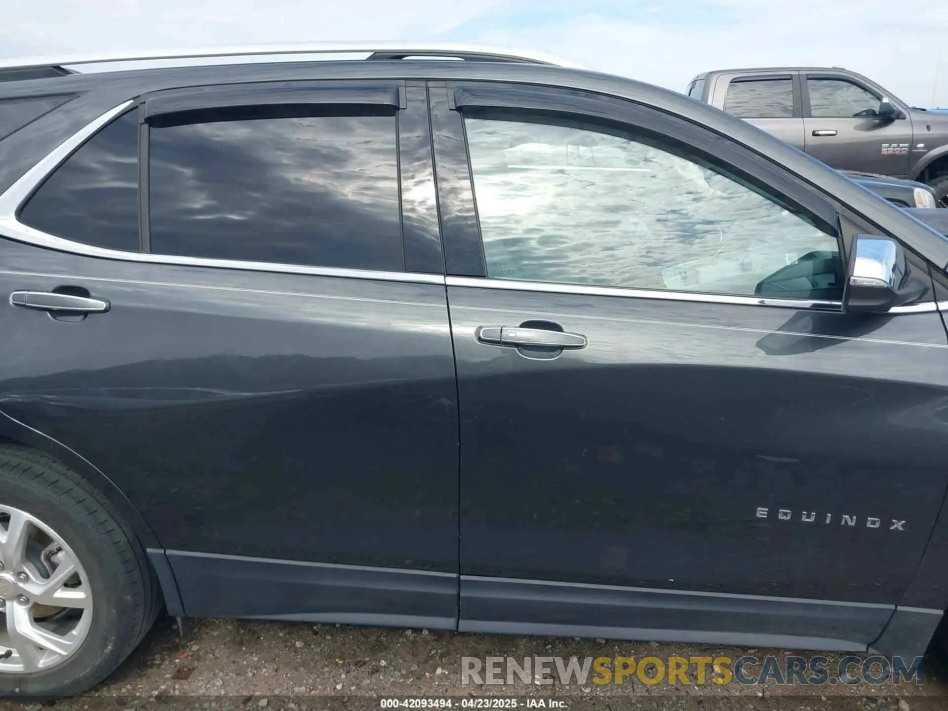 13 Photograph of a damaged car 3GNAXNEV9LS640052 CHEVROLET EQUINOX 2020