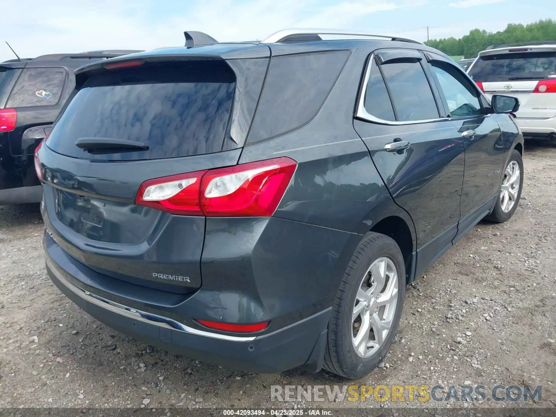 4 Photograph of a damaged car 3GNAXNEV9LS640052 CHEVROLET EQUINOX 2020
