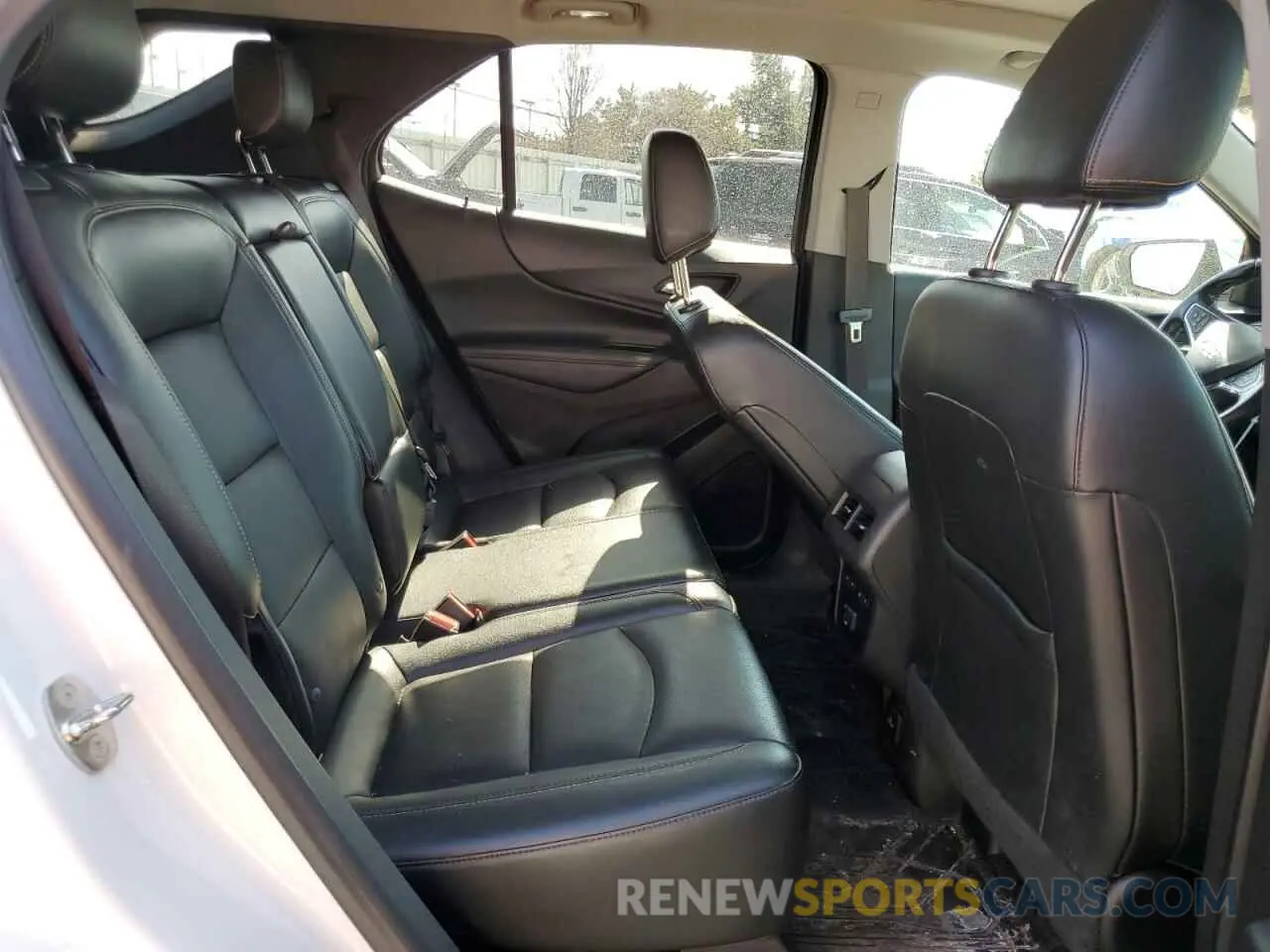 11 Photograph of a damaged car 3GNAXPEX1LS673222 CHEVROLET EQUINOX 2020