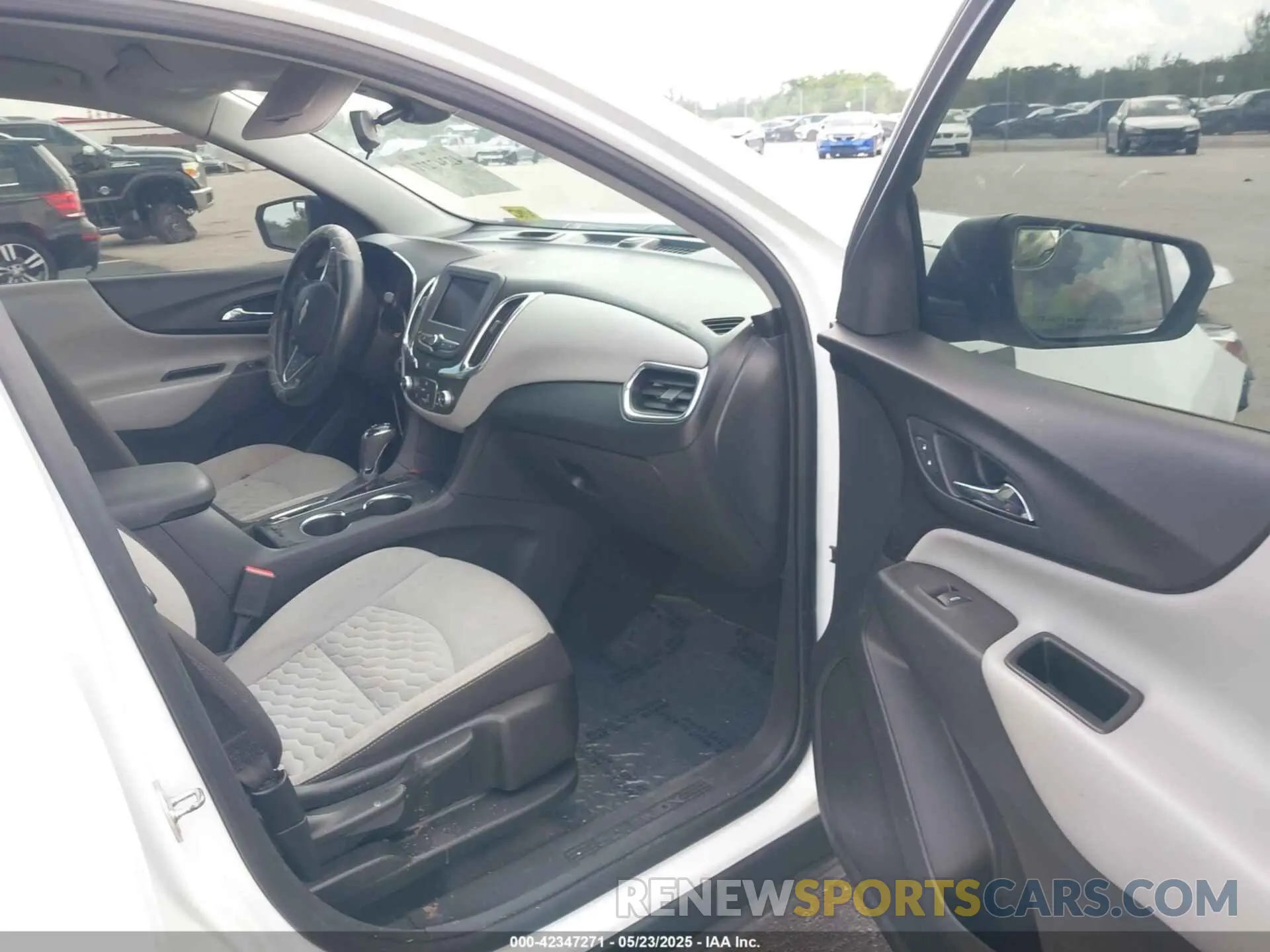 5 Photograph of a damaged car 3GNAXSEV2LS712840 CHEVROLET EQUINOX 2020