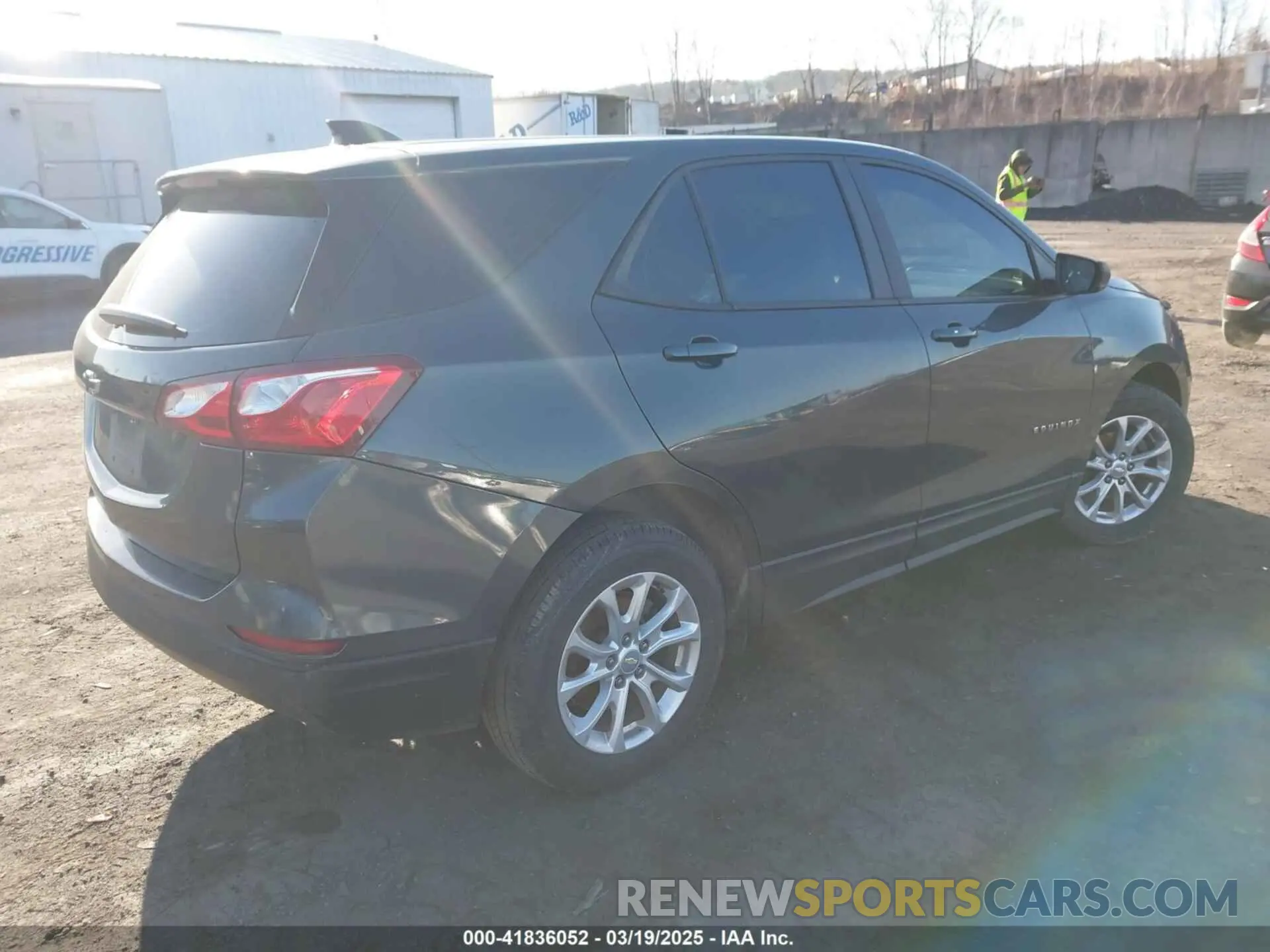 4 Photograph of a damaged car 3GNAXSEV4LS504720 CHEVROLET EQUINOX 2020