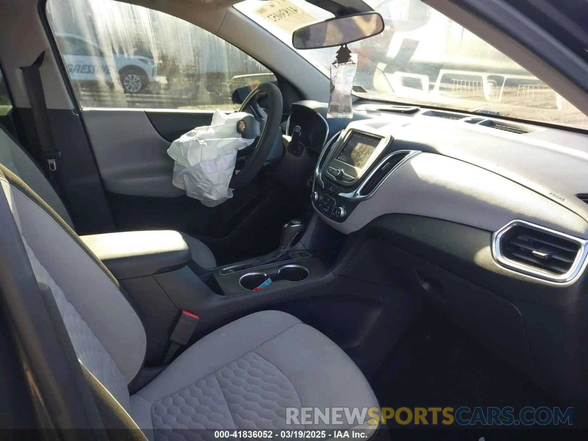 5 Photograph of a damaged car 3GNAXSEV4LS504720 CHEVROLET EQUINOX 2020