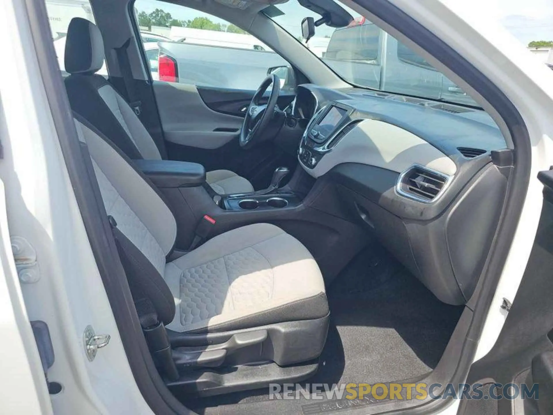 13 Photograph of a damaged car 3GNAXSEV4LS633587 CHEVROLET EQUINOX 2020