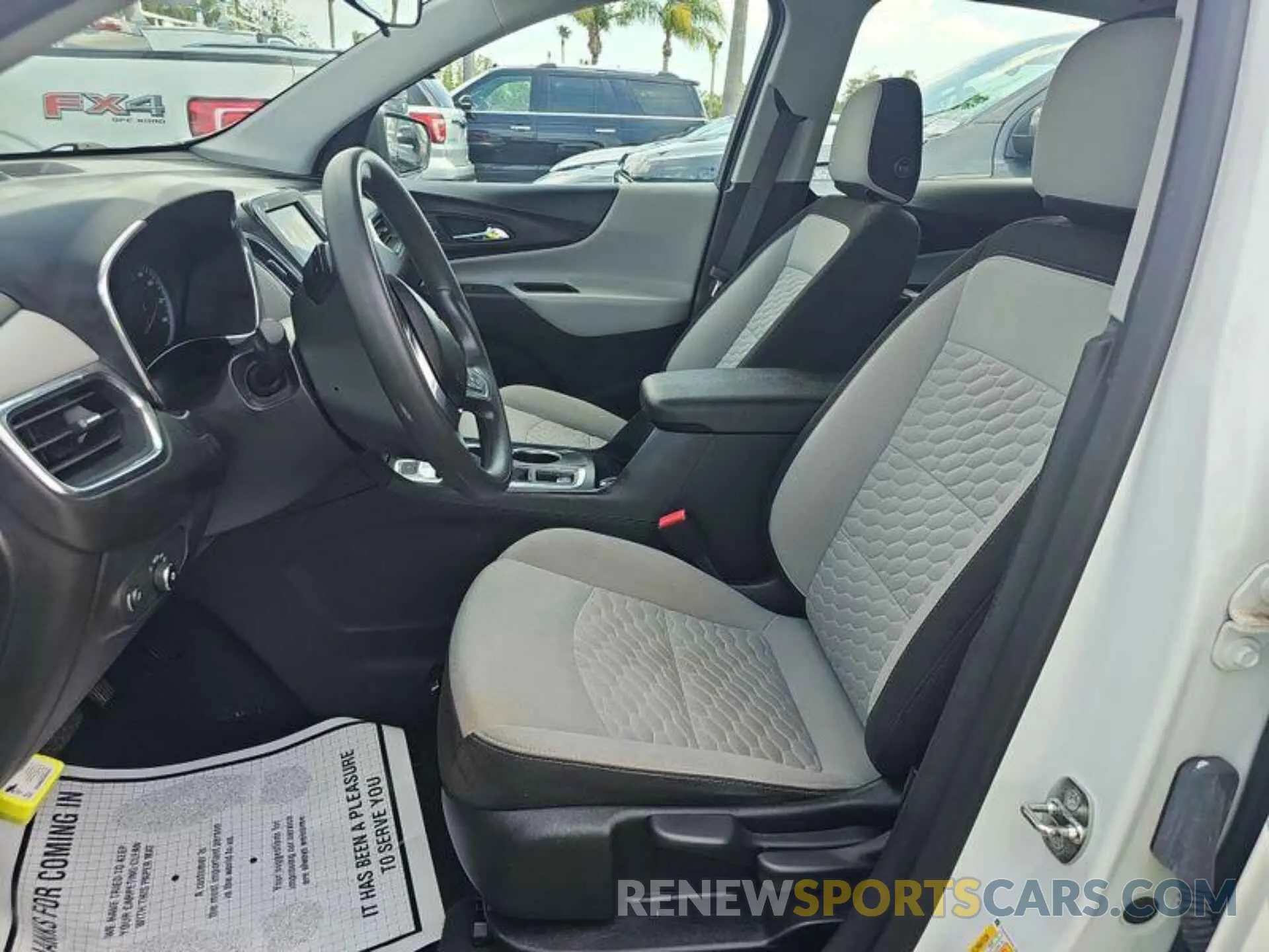 8 Photograph of a damaged car 3GNAXSEV4LS633587 CHEVROLET EQUINOX 2020