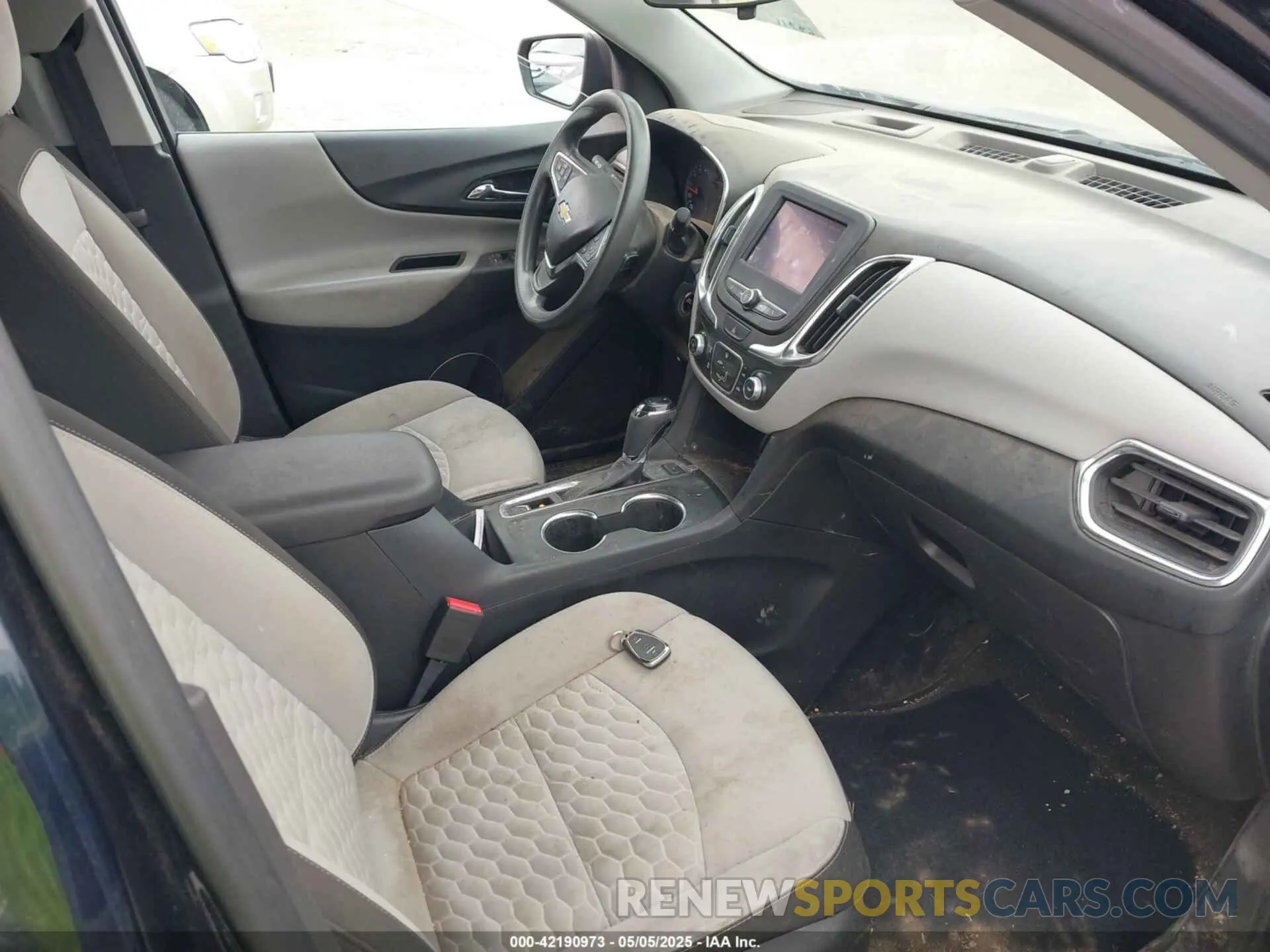 5 Photograph of a damaged car 3GNAXSEV4LS639308 CHEVROLET EQUINOX 2020