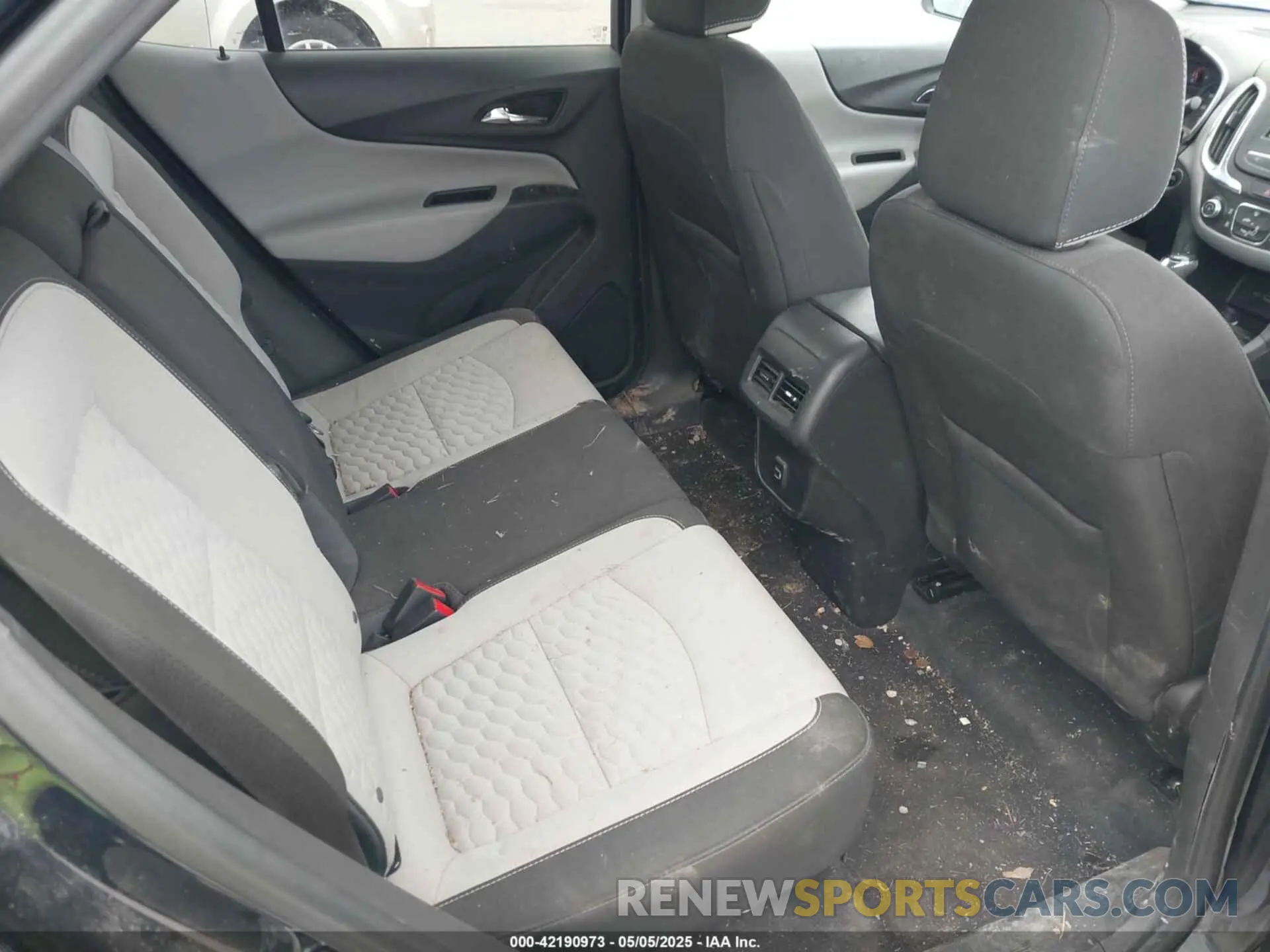 8 Photograph of a damaged car 3GNAXSEV4LS639308 CHEVROLET EQUINOX 2020