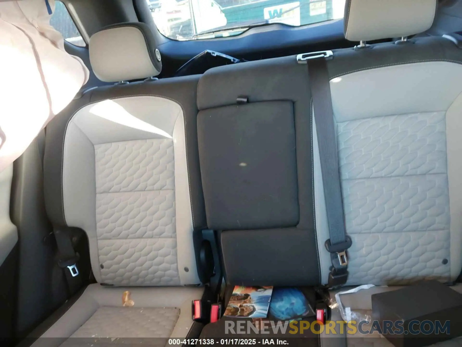 8 Photograph of a damaged car 3GNAXSEV5LS653413 CHEVROLET EQUINOX 2020