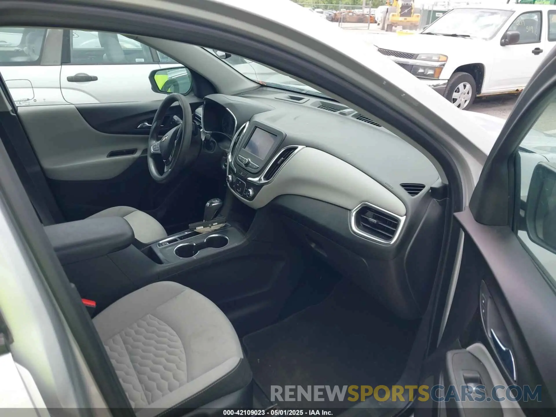 5 Photograph of a damaged car 3GNAXSEV6LS622896 CHEVROLET EQUINOX 2020
