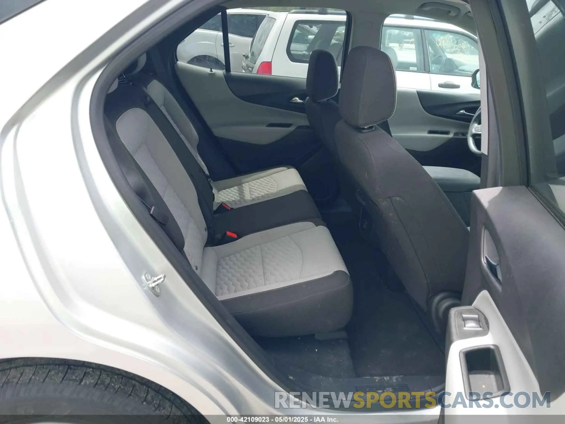 8 Photograph of a damaged car 3GNAXSEV6LS622896 CHEVROLET EQUINOX 2020