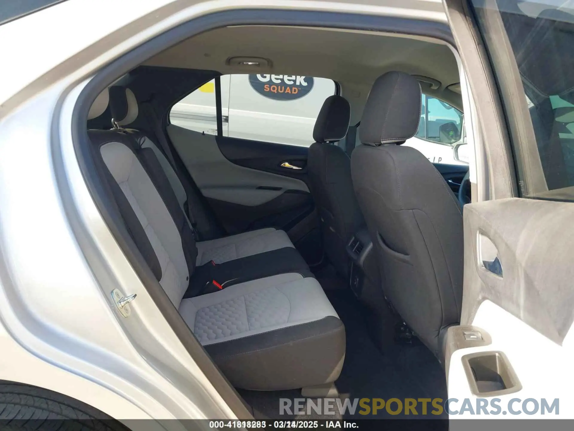 8 Photograph of a damaged car 3GNAXSEV7LS665529 CHEVROLET EQUINOX 2020