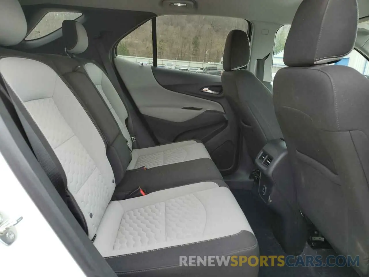 11 Photograph of a damaged car 3GNAXSEV7LS700182 CHEVROLET EQUINOX 2020