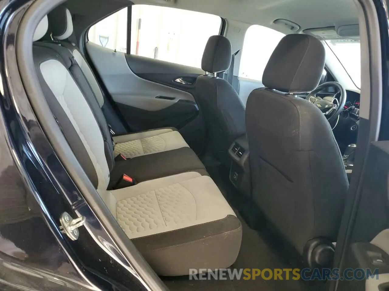 11 Photograph of a damaged car 3GNAXSEV8LS668908 CHEVROLET EQUINOX 2020