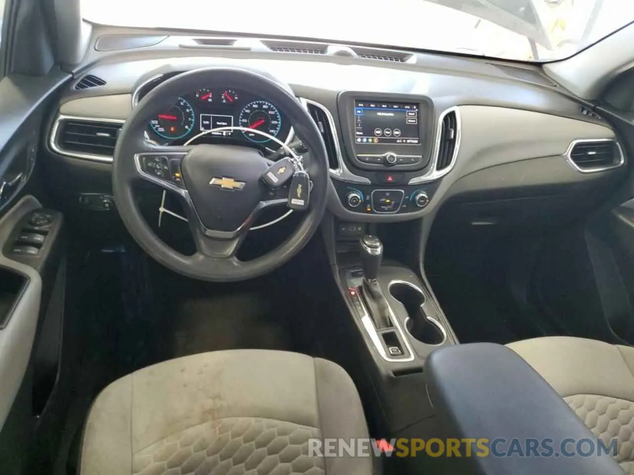 8 Photograph of a damaged car 3GNAXSEV8LS668908 CHEVROLET EQUINOX 2020