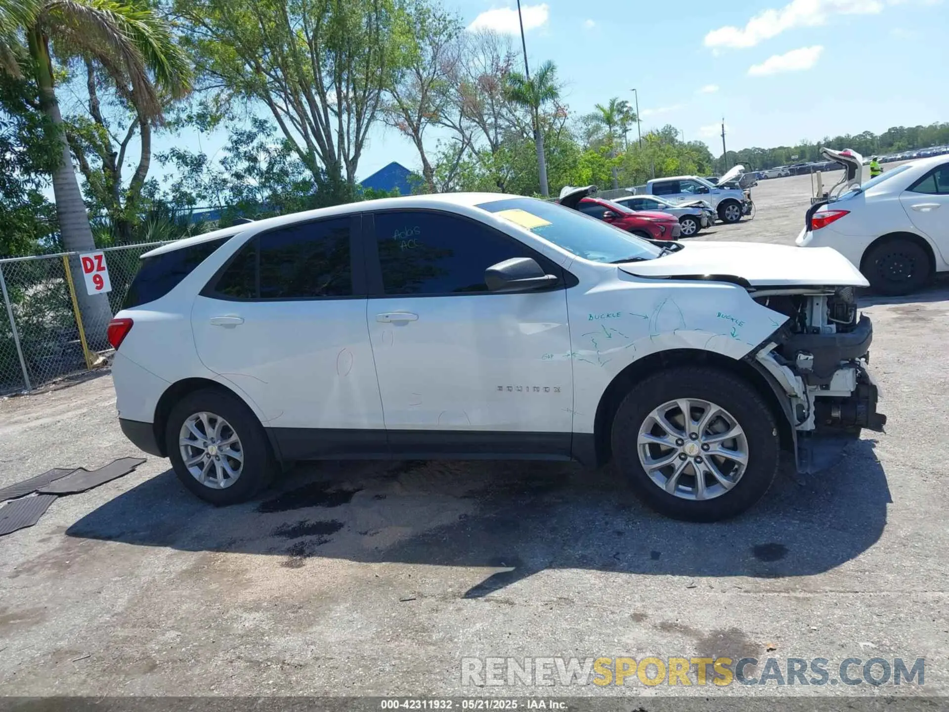 13 Photograph of a damaged car 3GNAXSEV8LS709523 CHEVROLET EQUINOX 2020