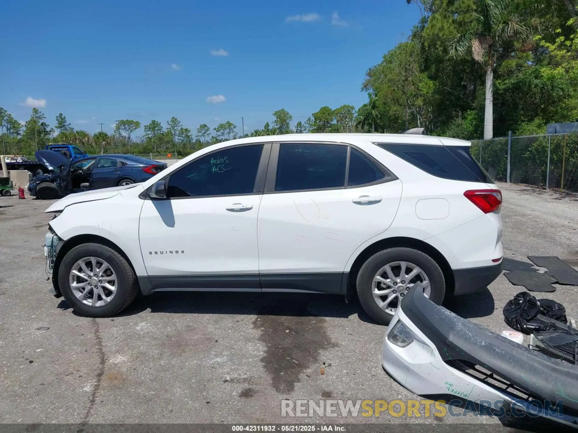 14 Photograph of a damaged car 3GNAXSEV8LS709523 CHEVROLET EQUINOX 2020