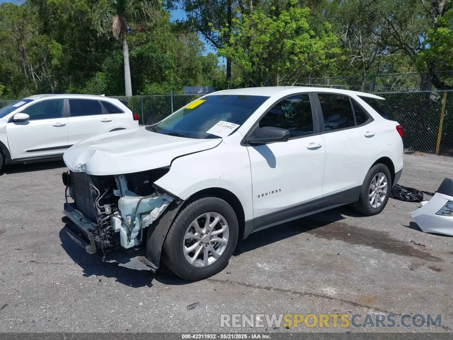 2 Photograph of a damaged car 3GNAXSEV8LS709523 CHEVROLET EQUINOX 2020