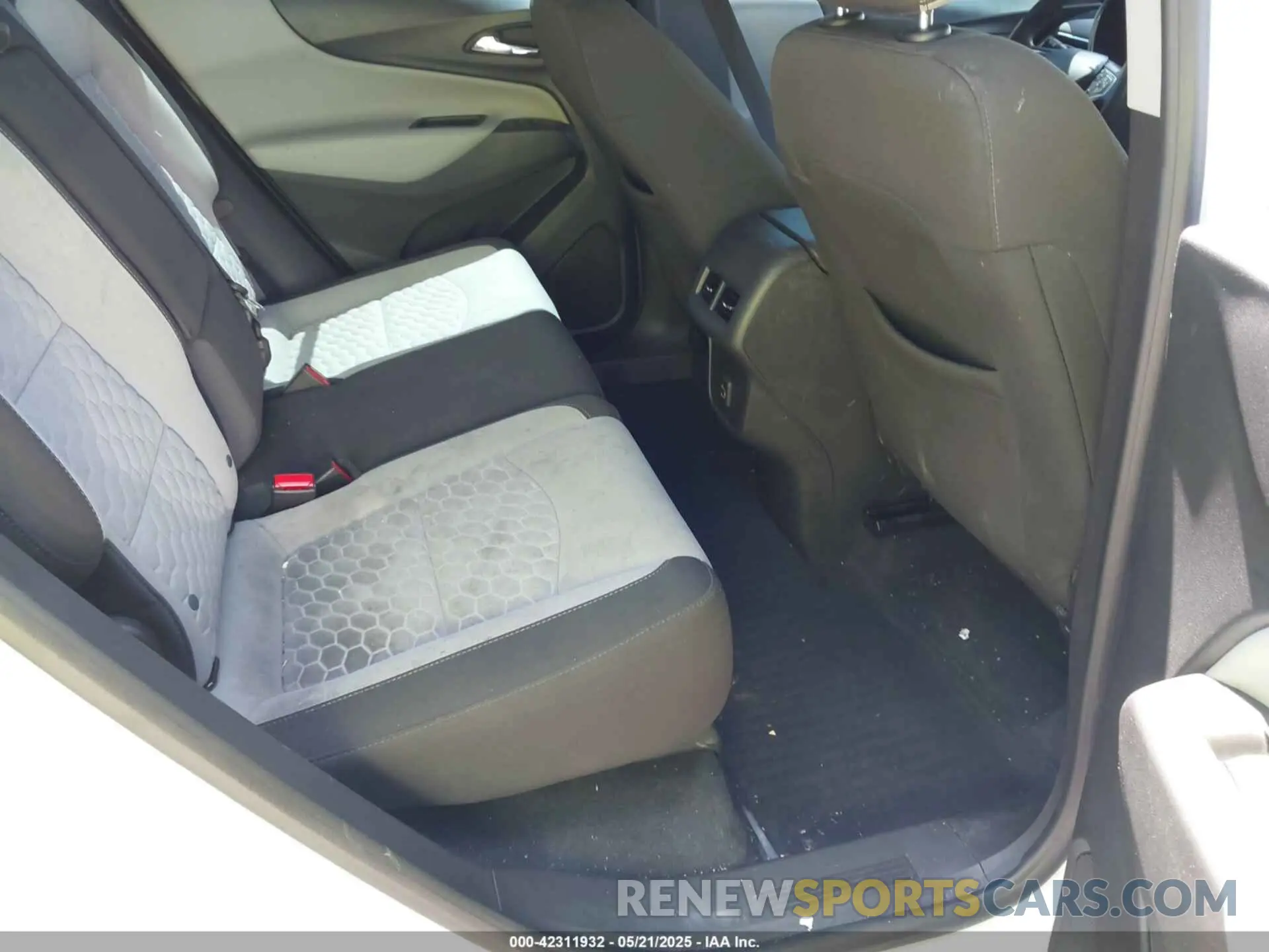 8 Photograph of a damaged car 3GNAXSEV8LS709523 CHEVROLET EQUINOX 2020