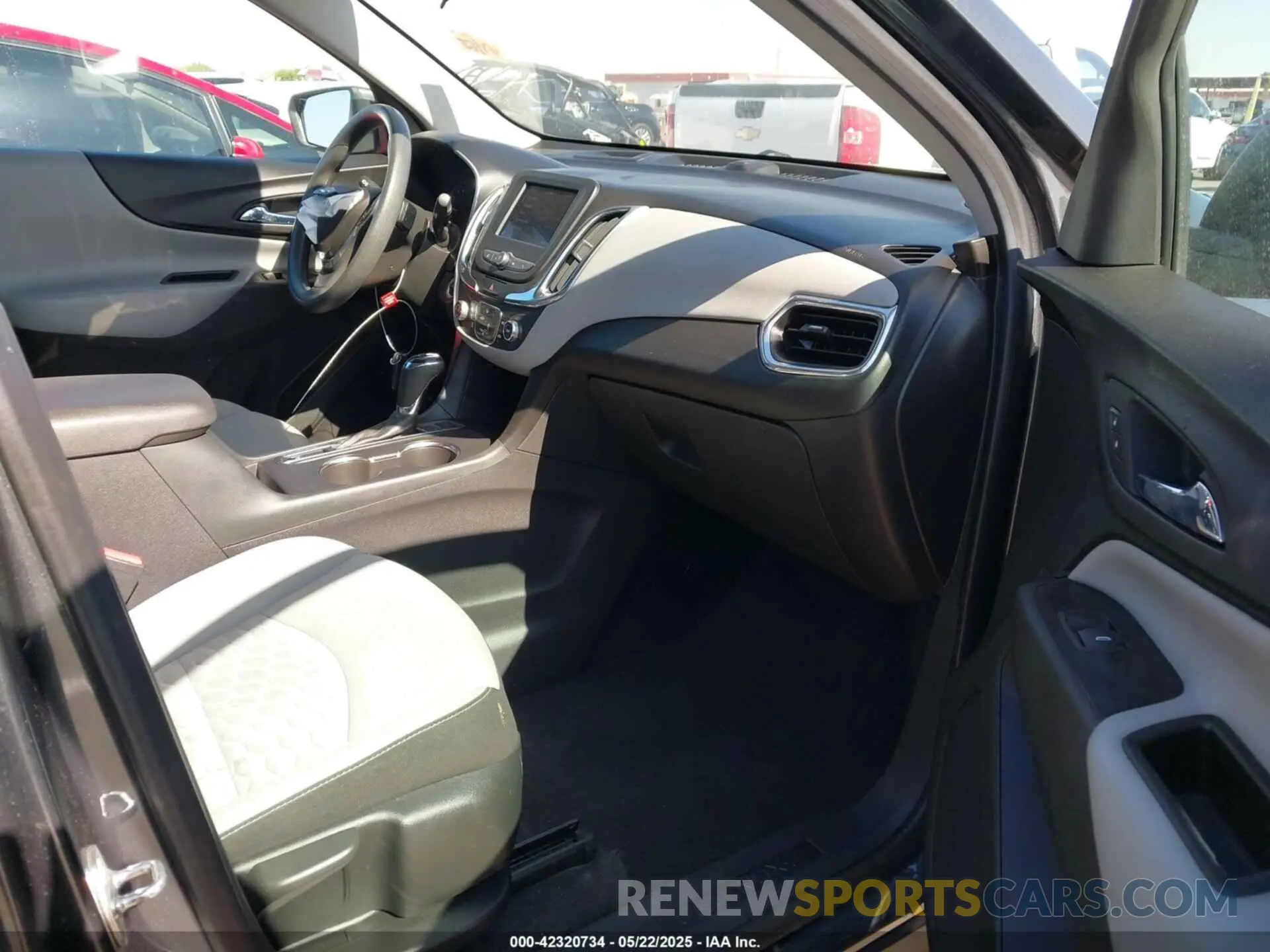 5 Photograph of a damaged car 3GNAXSEV9LS563651 CHEVROLET EQUINOX 2020