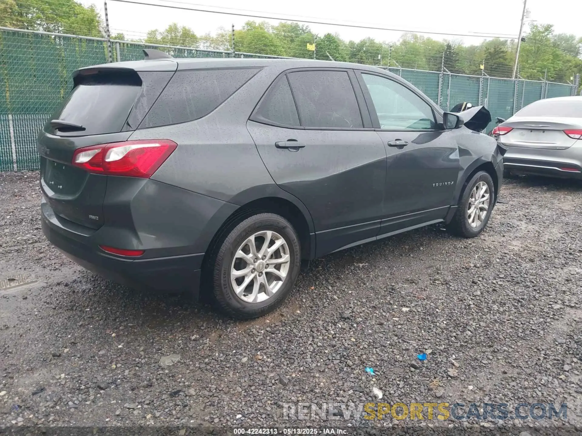 4 Photograph of a damaged car 3GNAXSEV9LS660980 CHEVROLET EQUINOX 2020