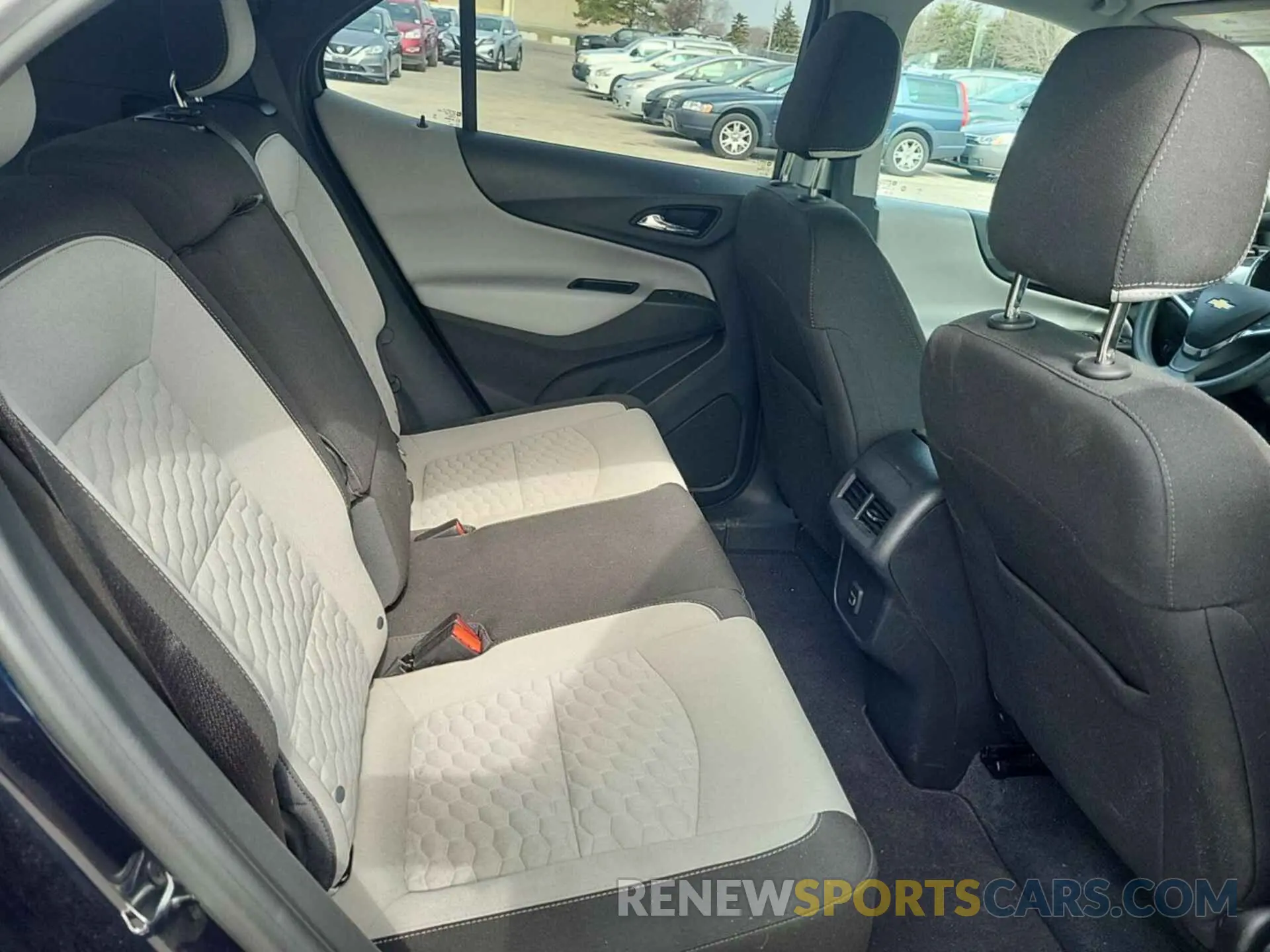 17 Photograph of a damaged car 3GNAXTEV8LS725548 CHEVROLET EQUINOX 2020