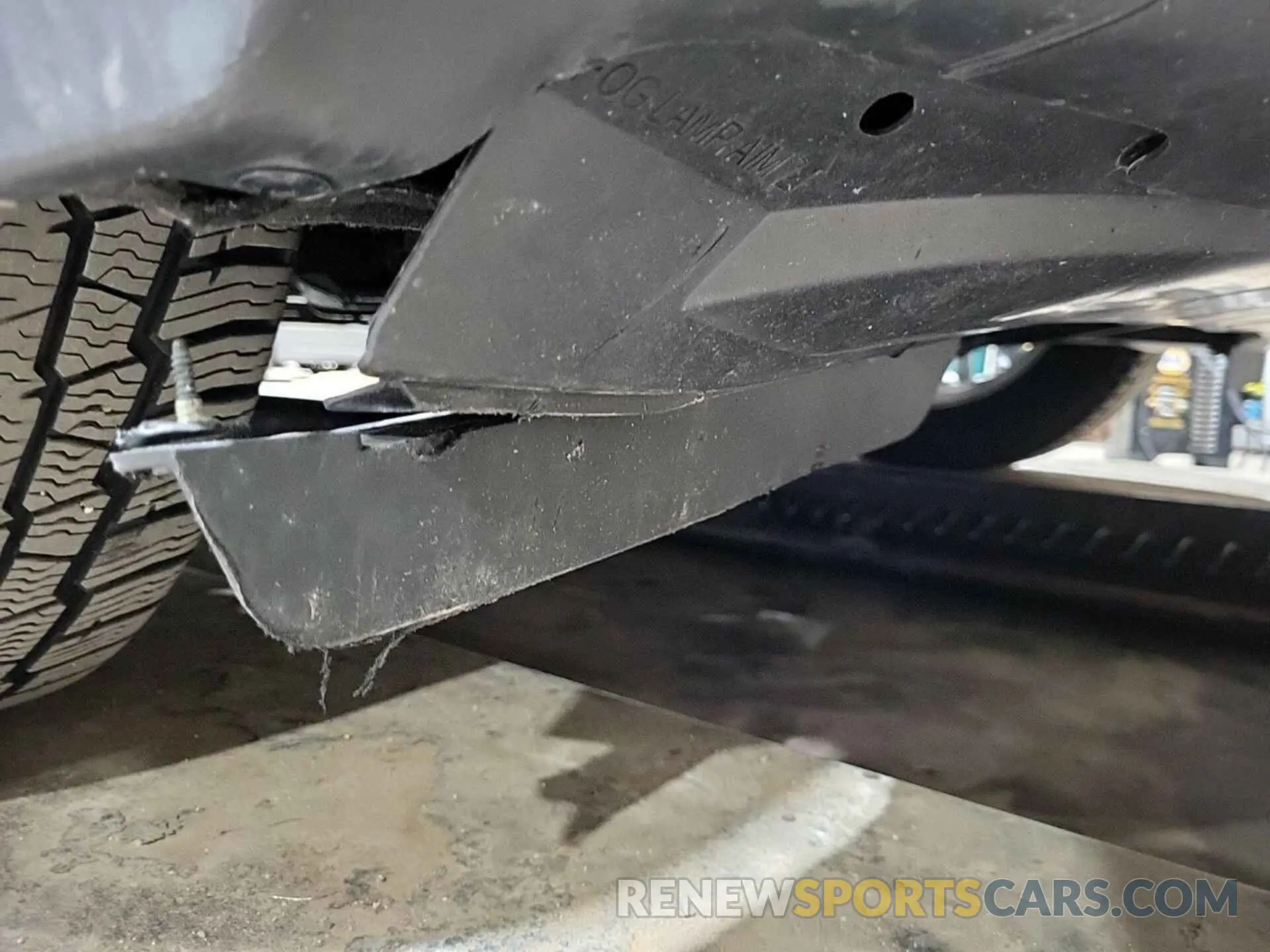 18 Photograph of a damaged car 3GNAXTEV8LS725548 CHEVROLET EQUINOX 2020