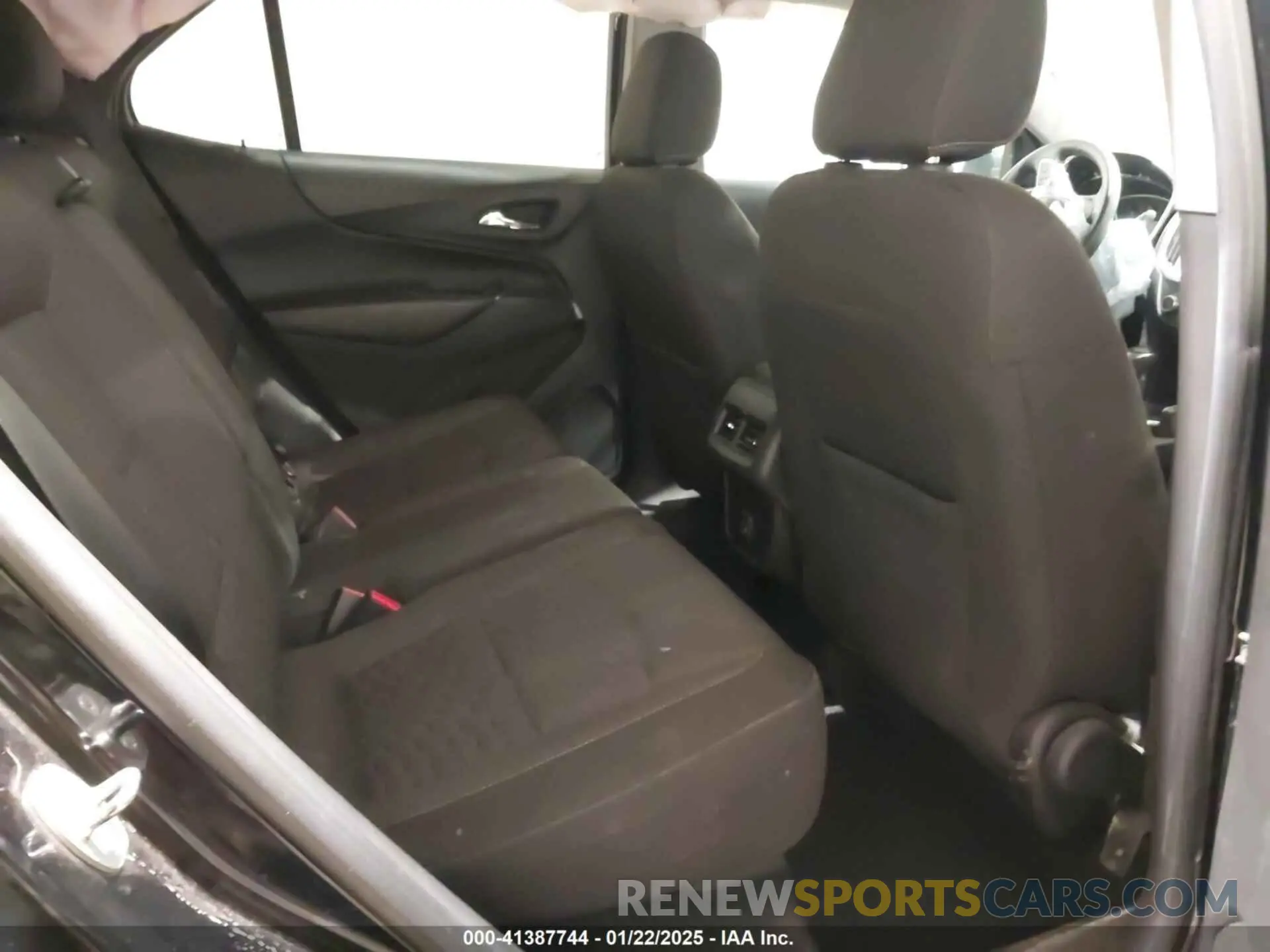 8 Photograph of a damaged car 3GNAXUEV0LL293831 CHEVROLET EQUINOX 2020