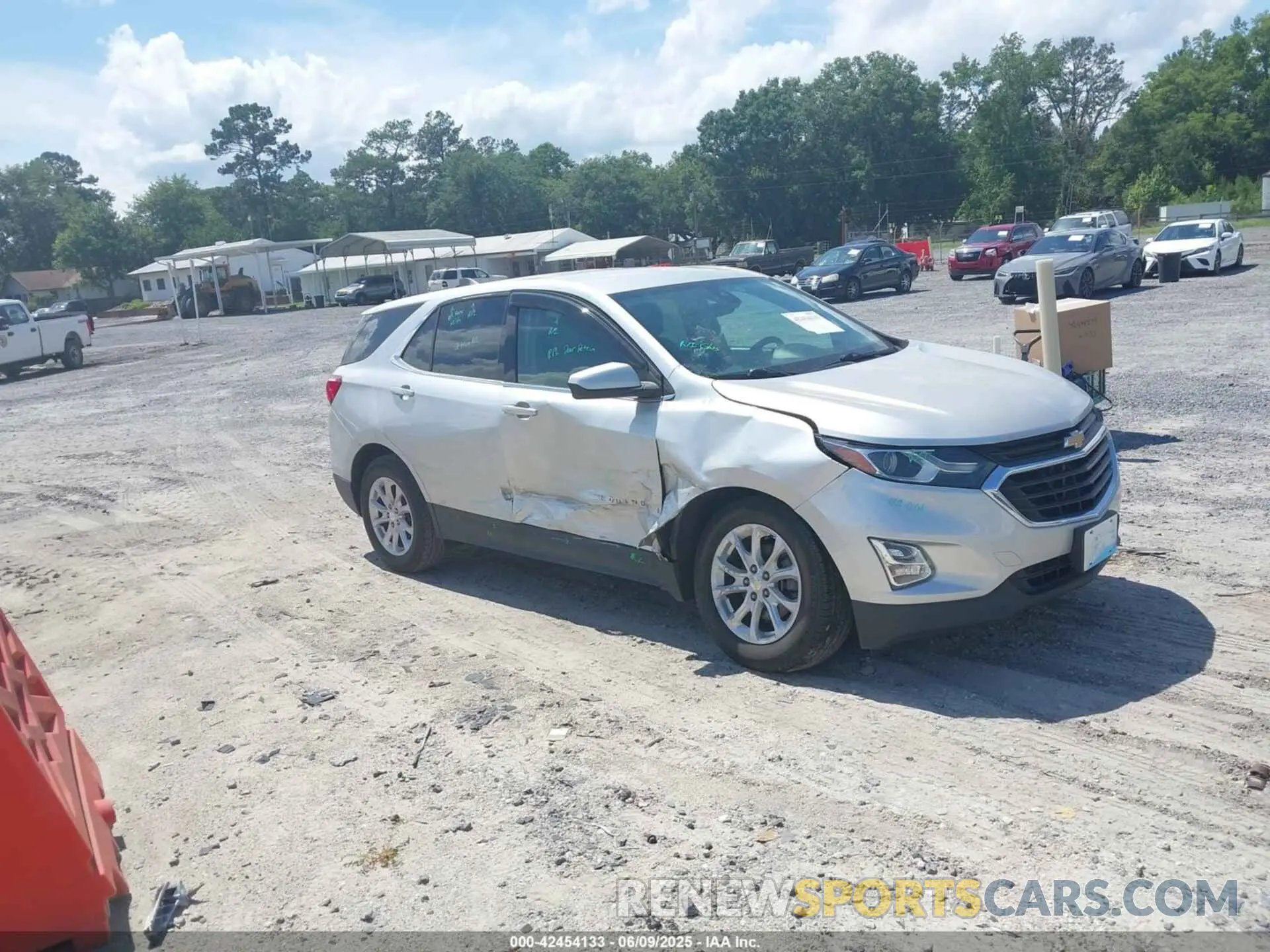 1 Photograph of a damaged car 3GNAXUEV0LS528184 CHEVROLET EQUINOX 2020