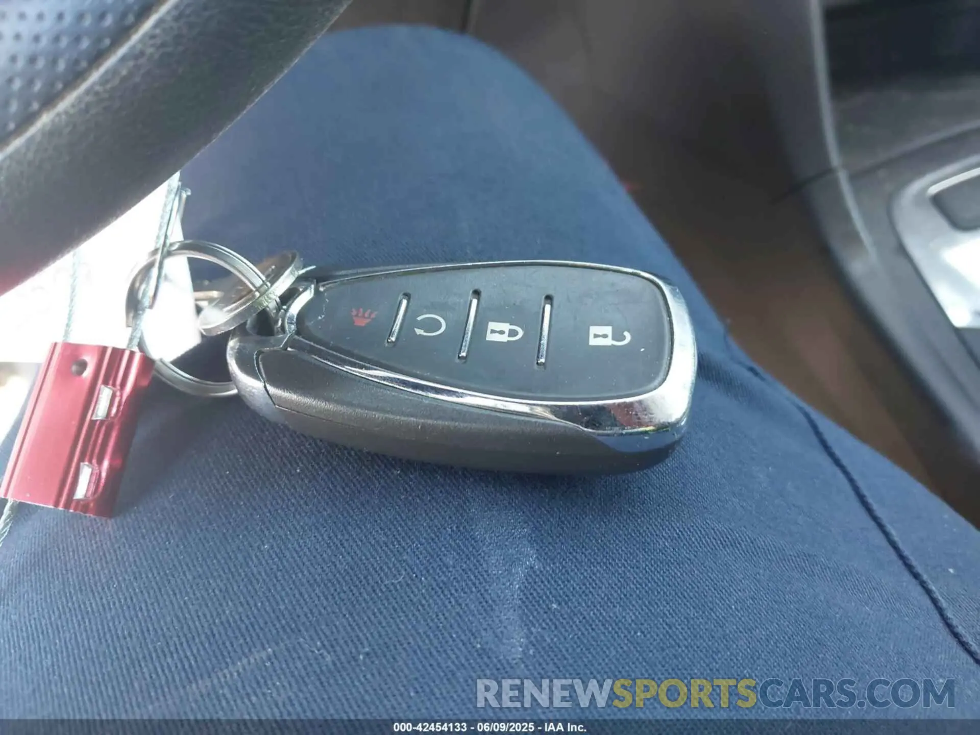 11 Photograph of a damaged car 3GNAXUEV0LS528184 CHEVROLET EQUINOX 2020
