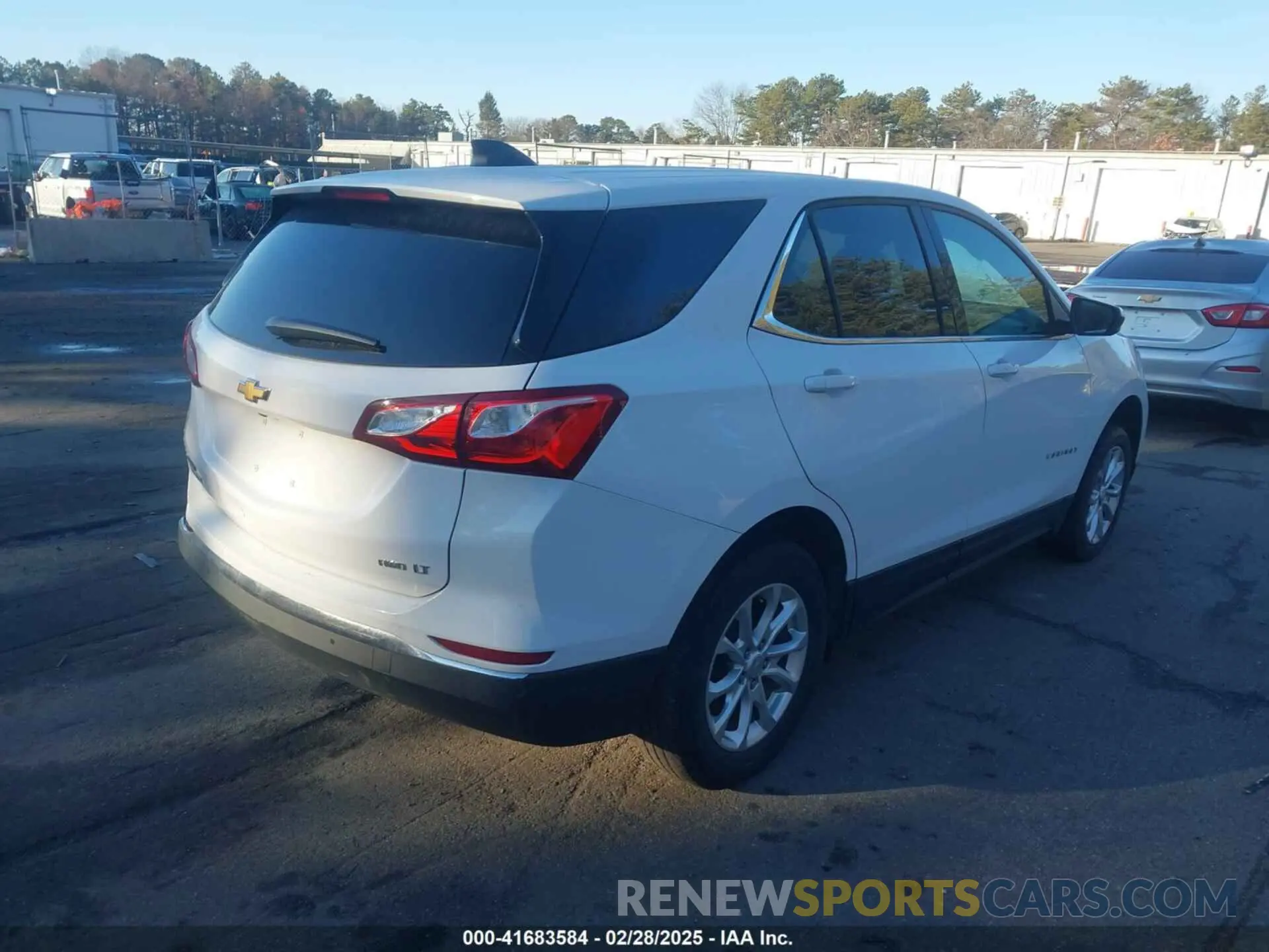 4 Photograph of a damaged car 3GNAXUEV1LL190871 CHEVROLET EQUINOX 2020