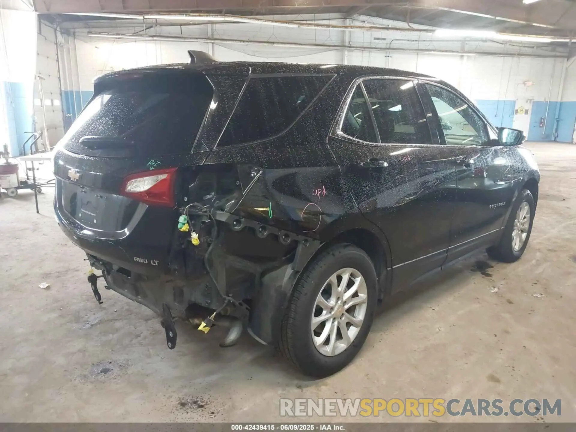 4 Photograph of a damaged car 3GNAXUEV1LL316355 CHEVROLET EQUINOX 2020